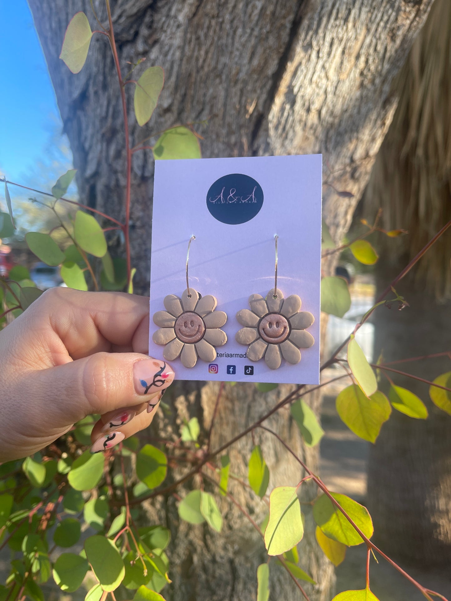 Nude Happy Flower Earrings